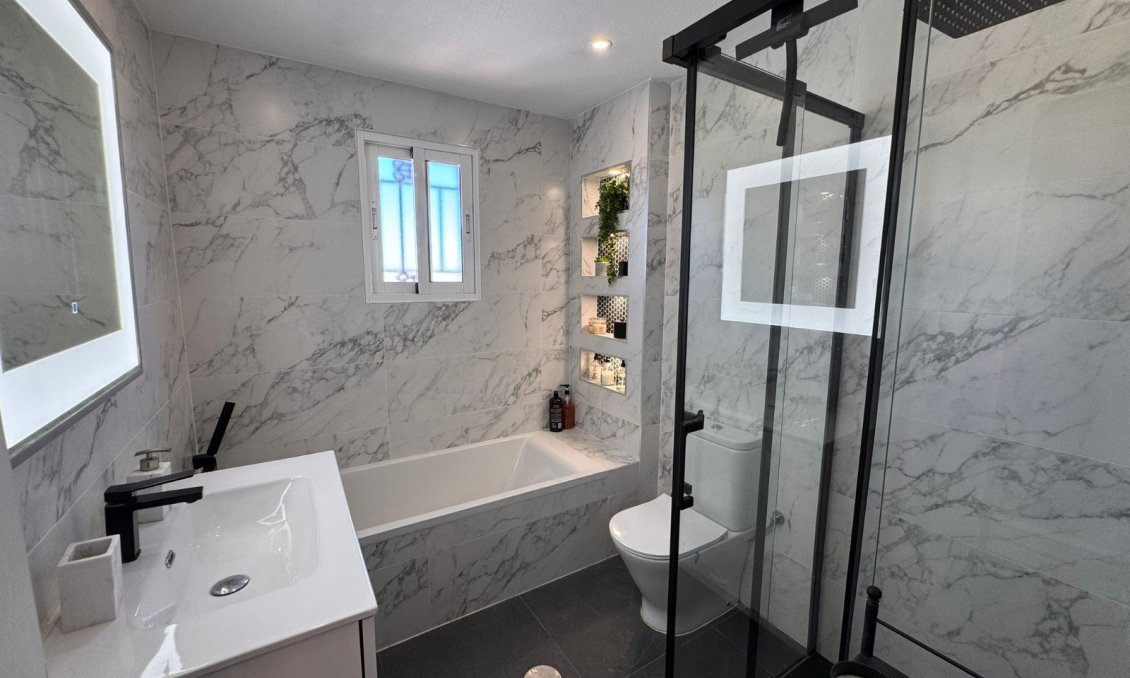 Wiederverkauf - Town House -
Campoamor - Costa Blanca