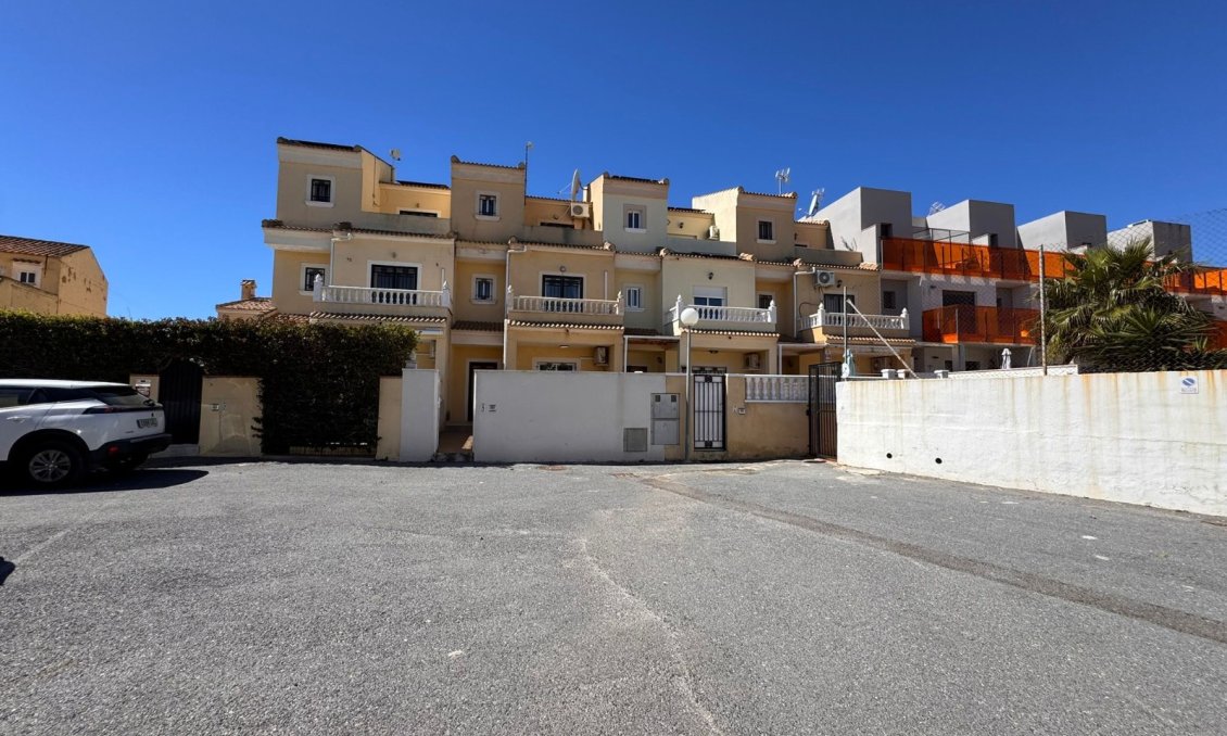 Wiederverkauf - Town House -
Campoamor - Costa Blanca