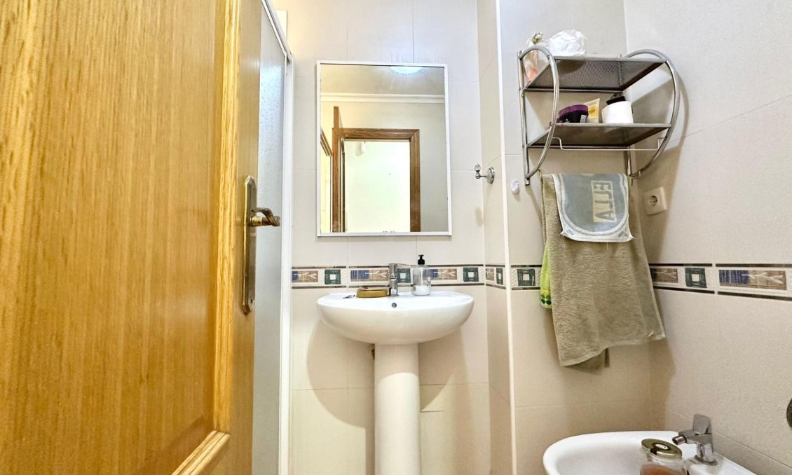 Wiederverkauf - Wohnung -
Torrevieja