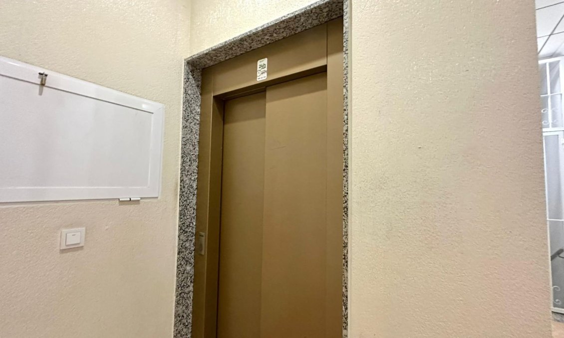 Wiederverkauf - Wohnung -
Torrevieja