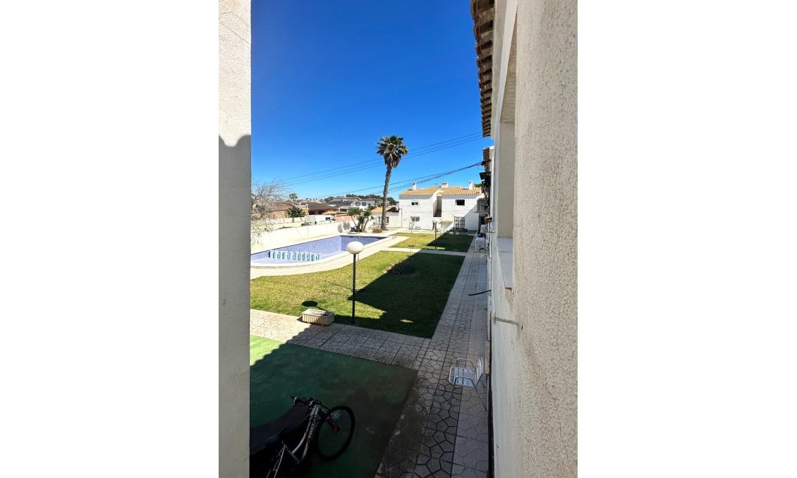 Wiederverkauf - Bungalow -
Orihuela Costa - Costa Blanca