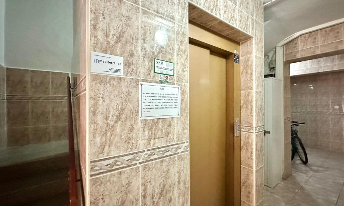 Wiederverkauf - Wohnung -
Torrevieja - Estacion De Autobuses