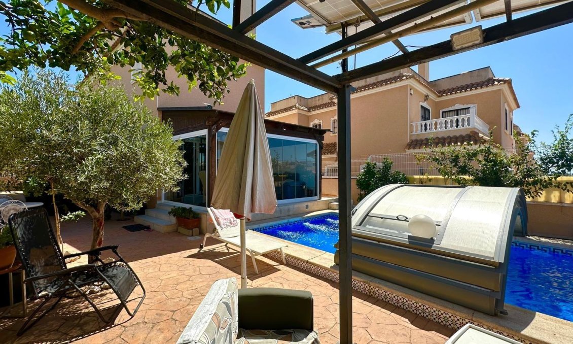 Segunda mano - Villa -
Orihuela Costa - La Regia