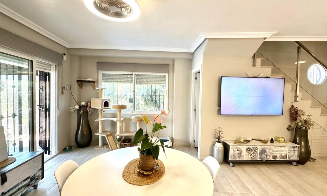 Segunda mano - Villa -
Orihuela Costa - La Regia