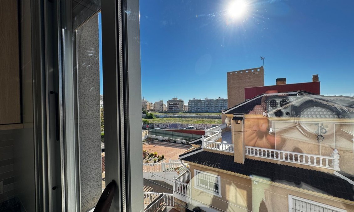 Segunda mano - Apartamento -
Torrevieja - Playa del Cura