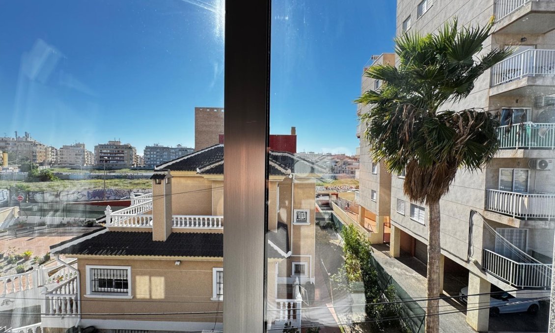 Segunda mano - Apartamento -
Torrevieja - Playa del Cura