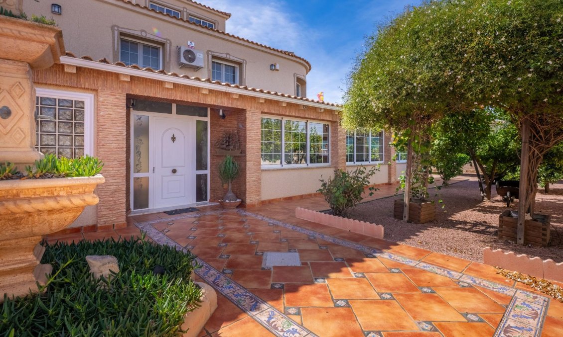 Resale - Villa -
Torrevieja - El Chaparral