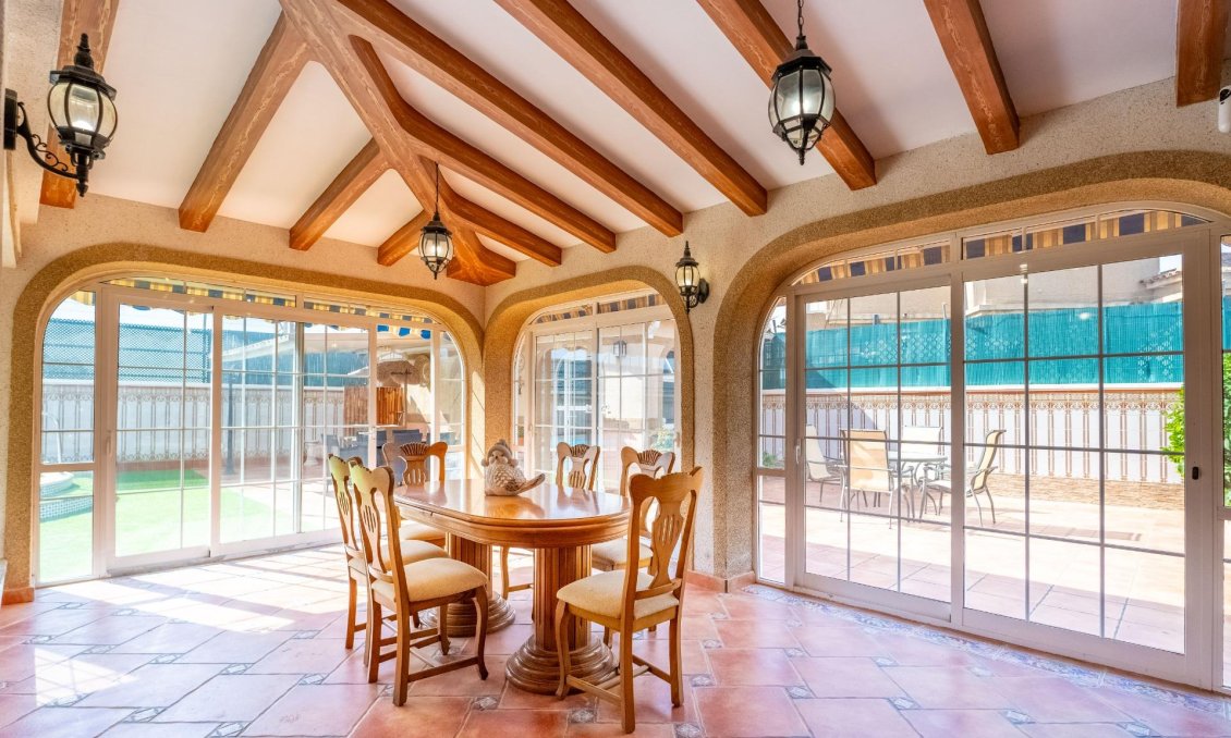 Resale - Villa -
Torrevieja - El Chaparral