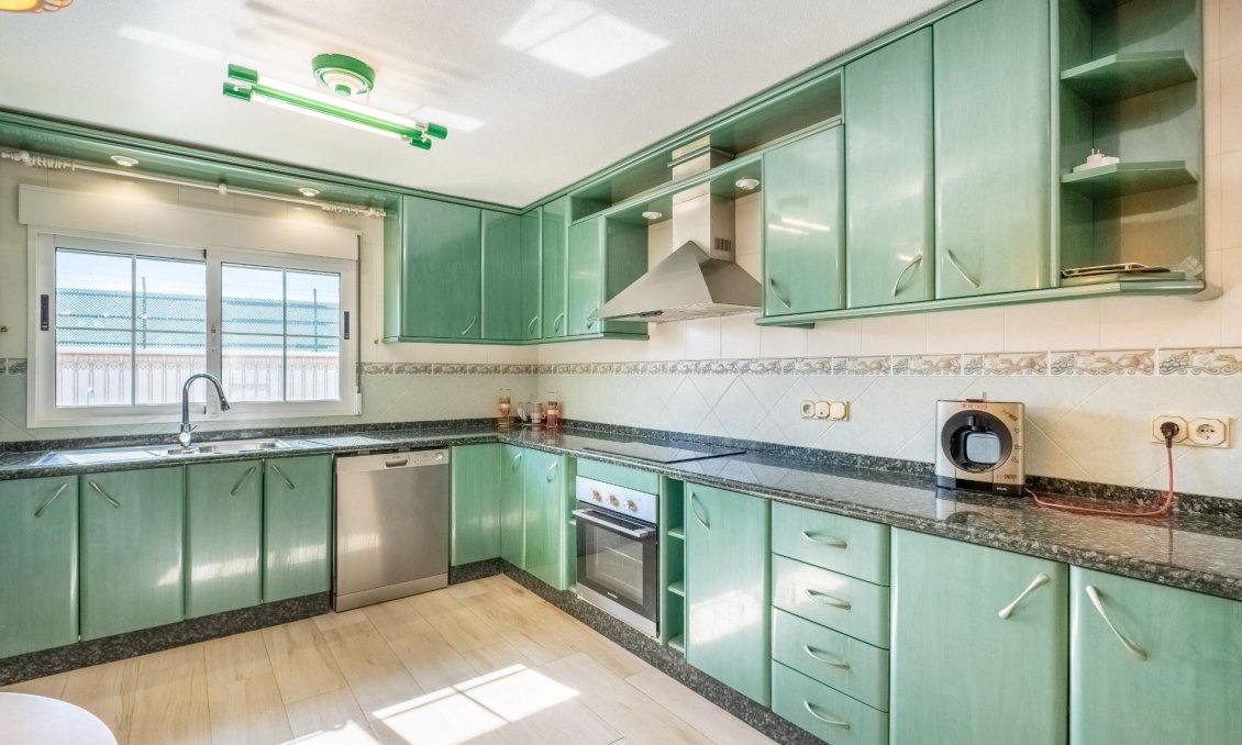 Resale - Villa -
Torrevieja - El Chaparral