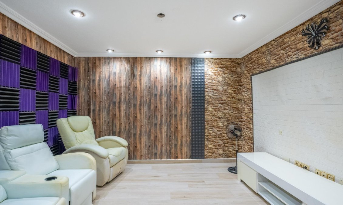 Resale - Villa -
Torrevieja - El Chaparral