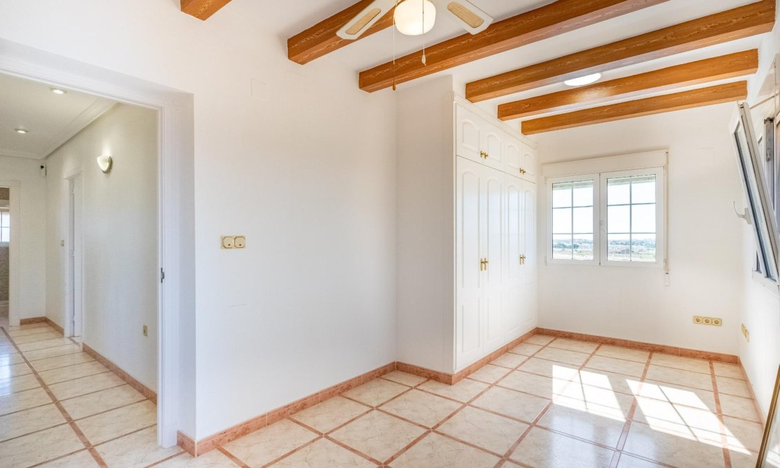 Resale - Villa -
Torrevieja - El Chaparral