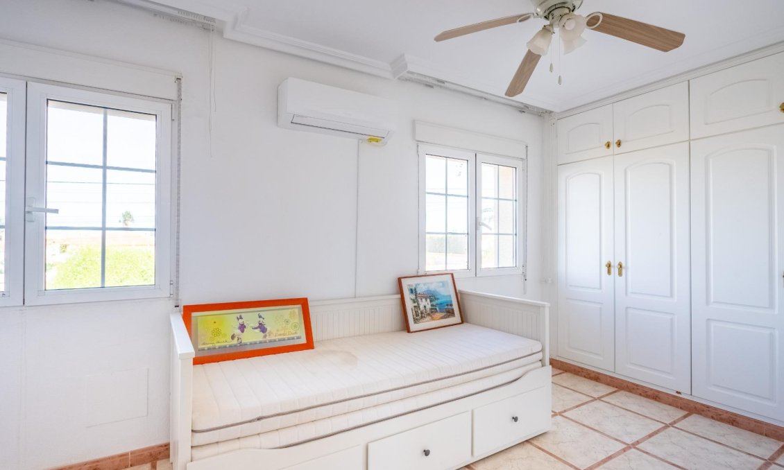 Resale - Villa -
Torrevieja - El Chaparral