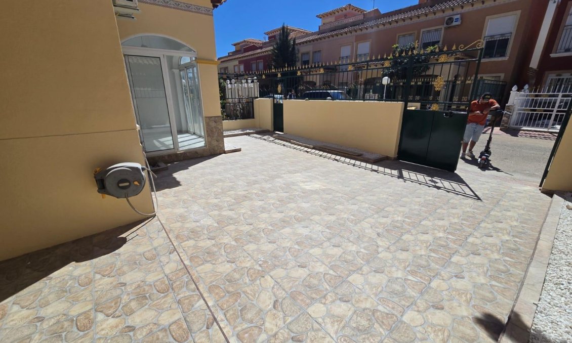 Wiederverkauf - Duplex -
Torrevieja - Torretas