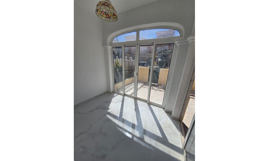 Wiederverkauf - Duplex -
Torrevieja - Torretas