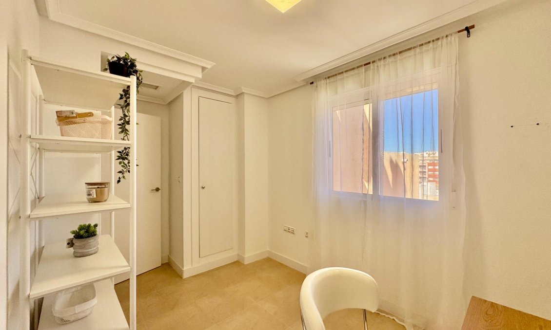 Segunda mano - Apartamento -
Torrevieja - PARQUE DE LAS NACIONES