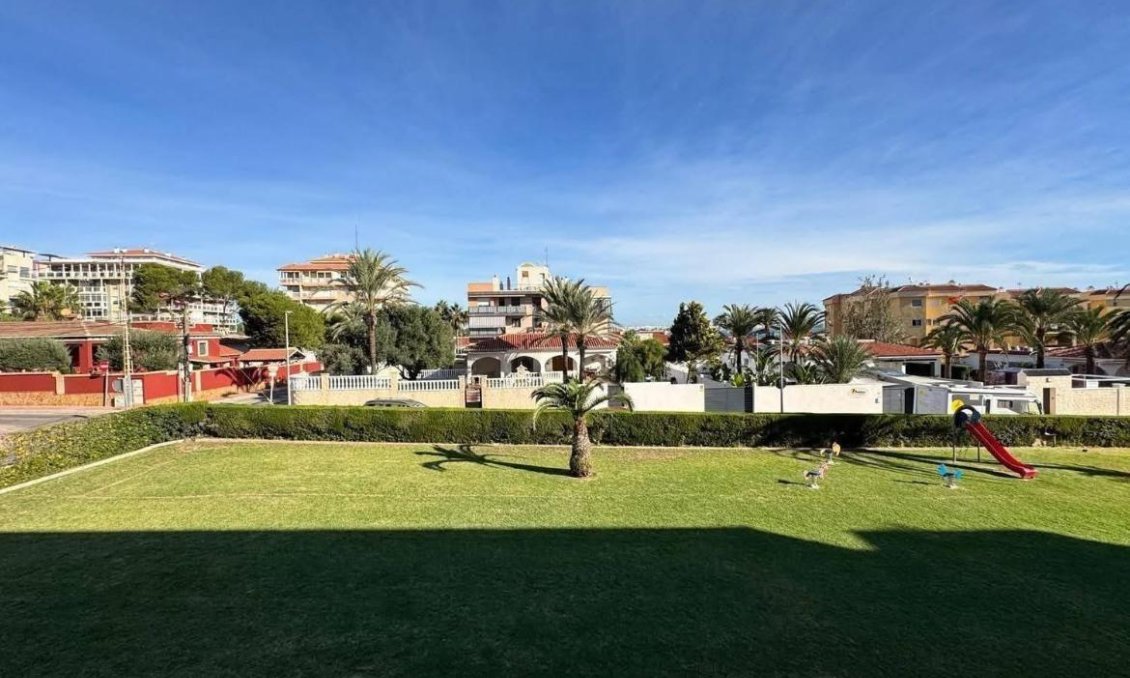 Segunda mano - Apartamento -
Torrevieja - Punta Prima