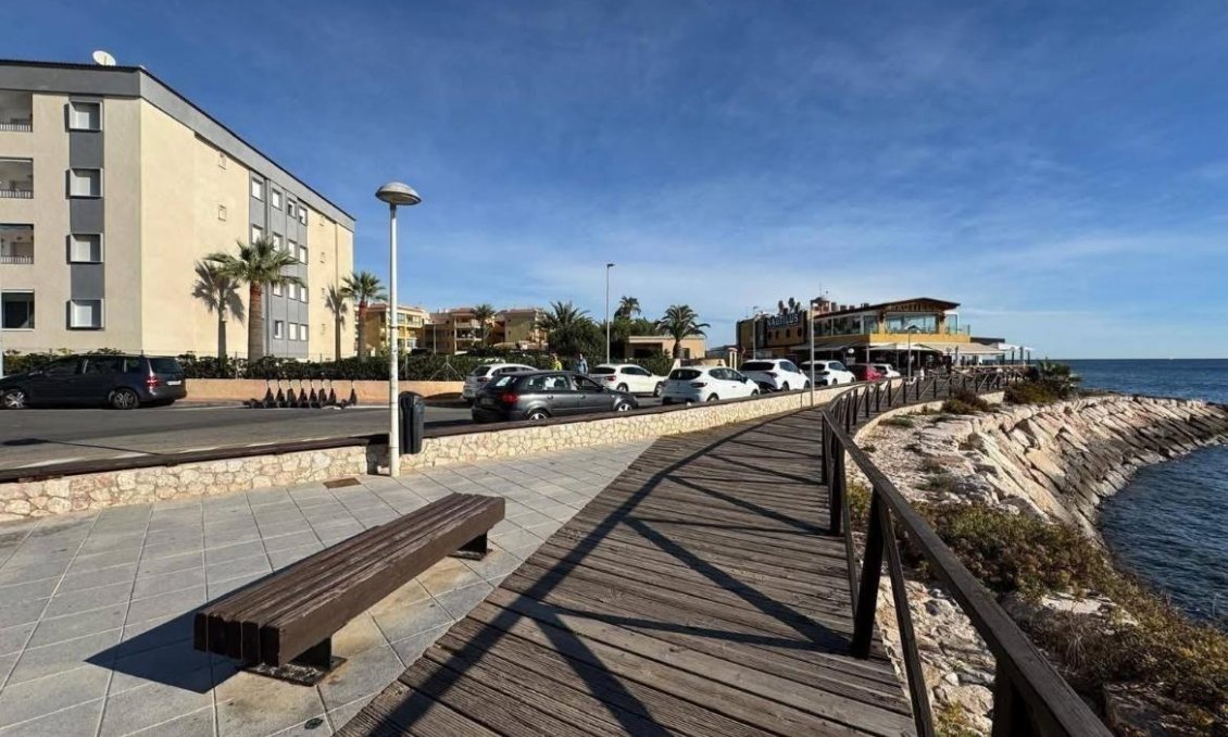 Segunda mano - Apartamento -
Torrevieja - Punta Prima