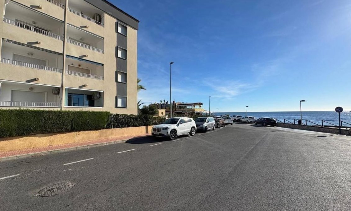 Segunda mano - Apartamento -
Torrevieja - Punta Prima