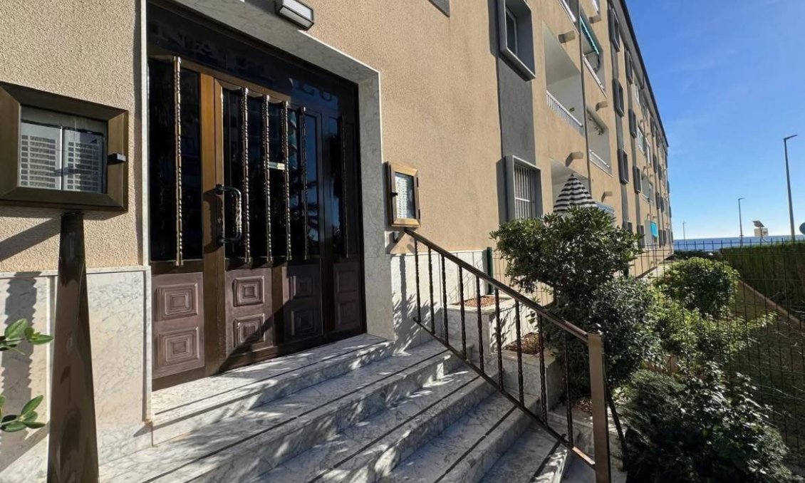 Segunda mano - Apartamento -
Torrevieja - Punta Prima