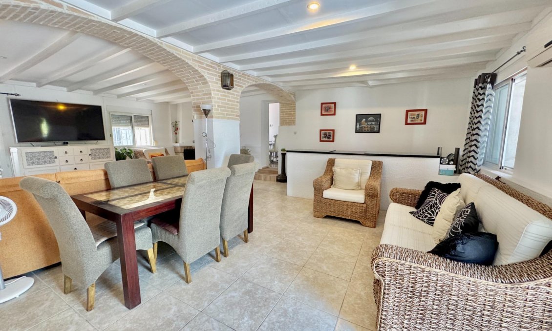 Használt Ingatlanok - Villa -
Dolores - Comunidad Valenciana