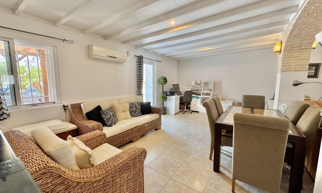 Használt Ingatlanok - Villa -
Dolores - Comunidad Valenciana