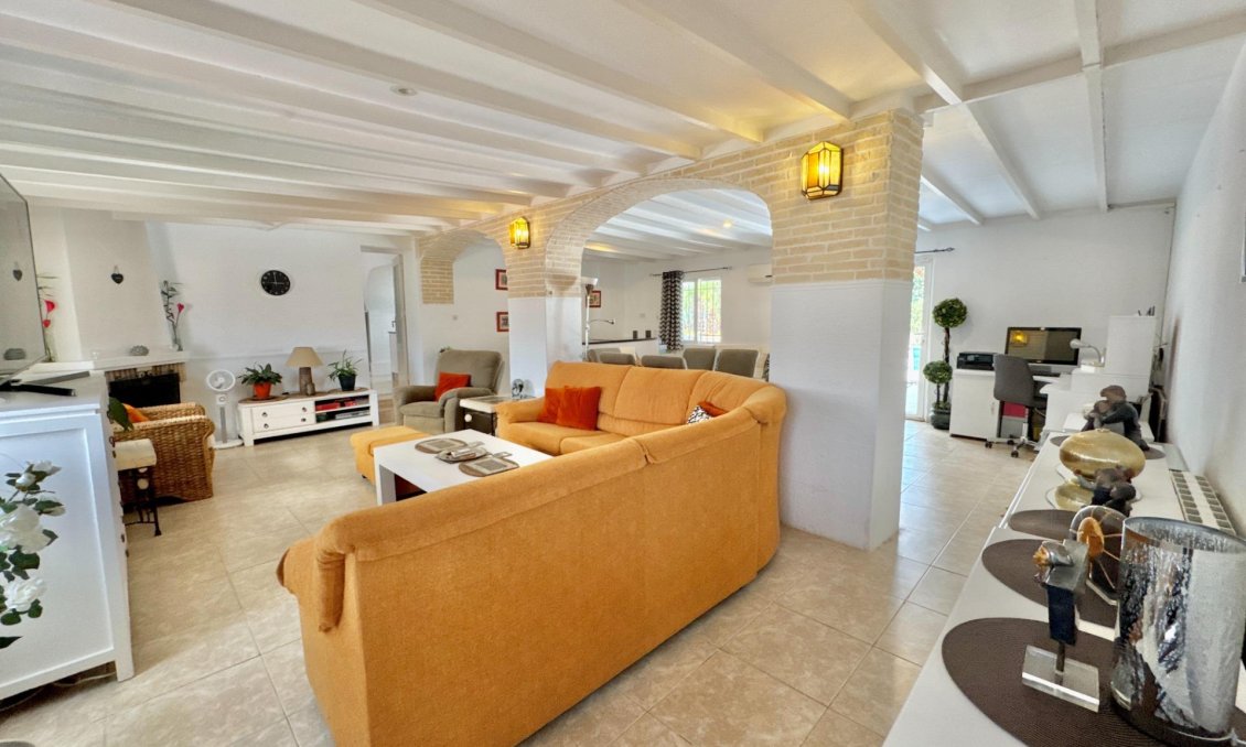 Használt Ingatlanok - Villa -
Dolores - Comunidad Valenciana