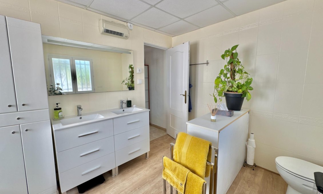 Használt Ingatlanok - Villa -
Dolores - Comunidad Valenciana