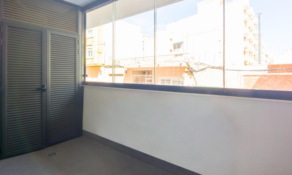 Wiederverkauf - Wohnung -
Torrevieja - Estacion De Autobuses