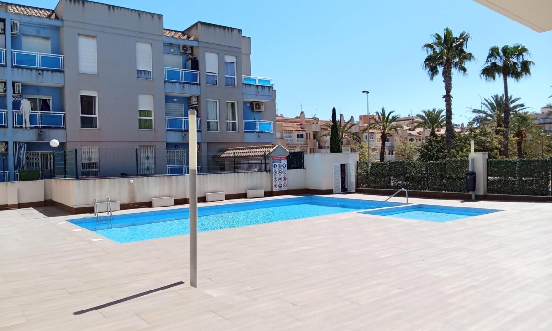 Wiederverkauf - Wohnung -
Torrevieja - Estacion De Autobuses