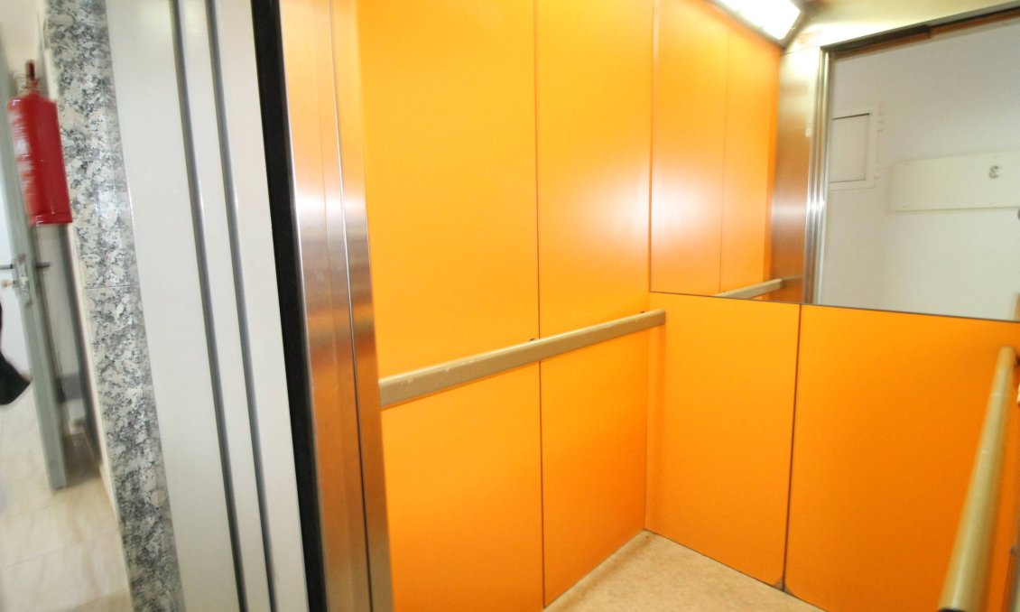 Segunda mano - Apartamento -
Torrevieja - Centro