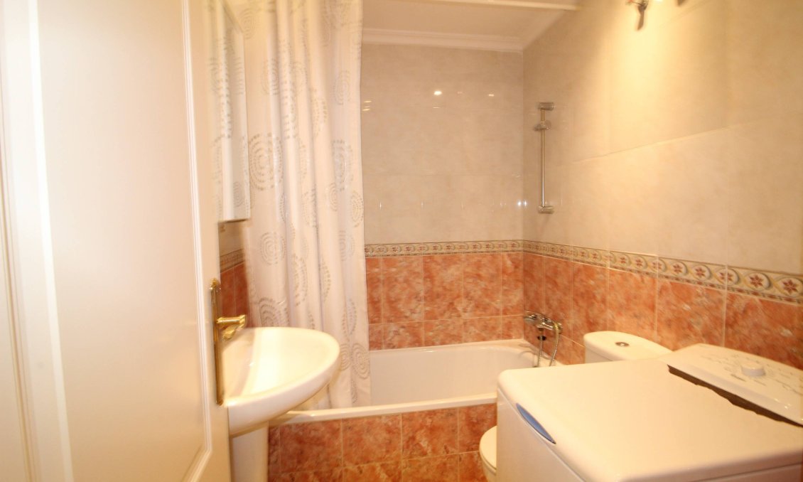 Segunda mano - Apartamento -
Torrevieja - Centro