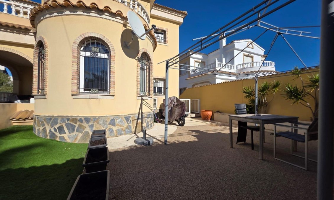 Resale - Villa -
Orihuela Costa - Villamartín-las Filipinas