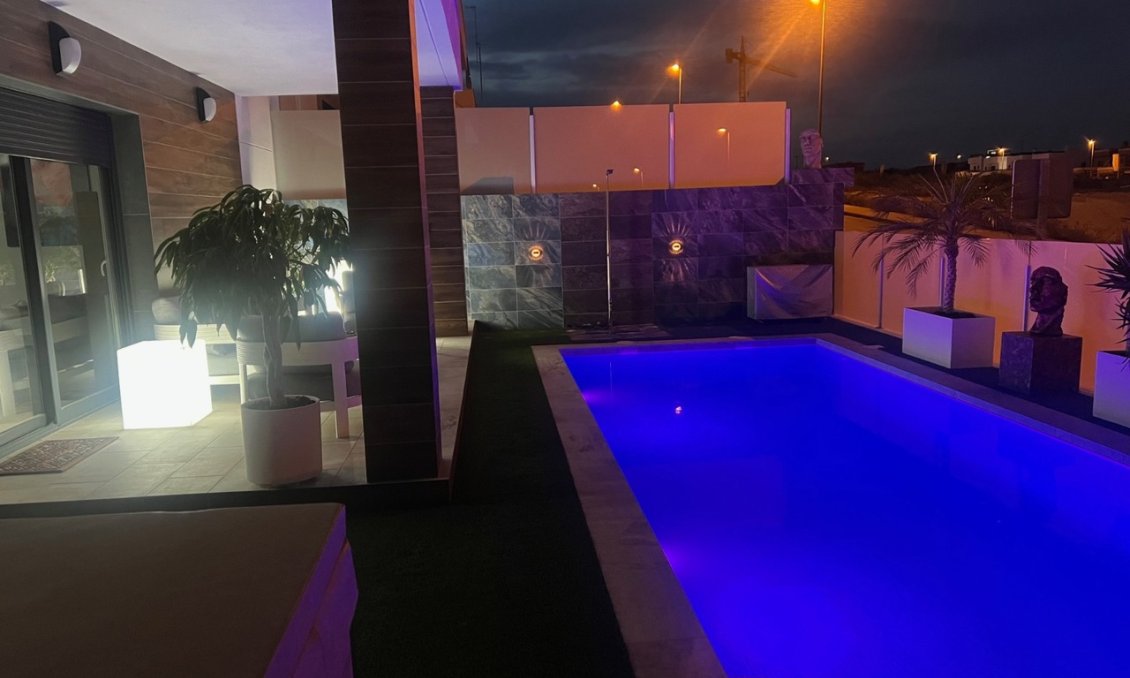 Használt Ingatlanok - Villa -
Los Montesinos - Costa Blanca