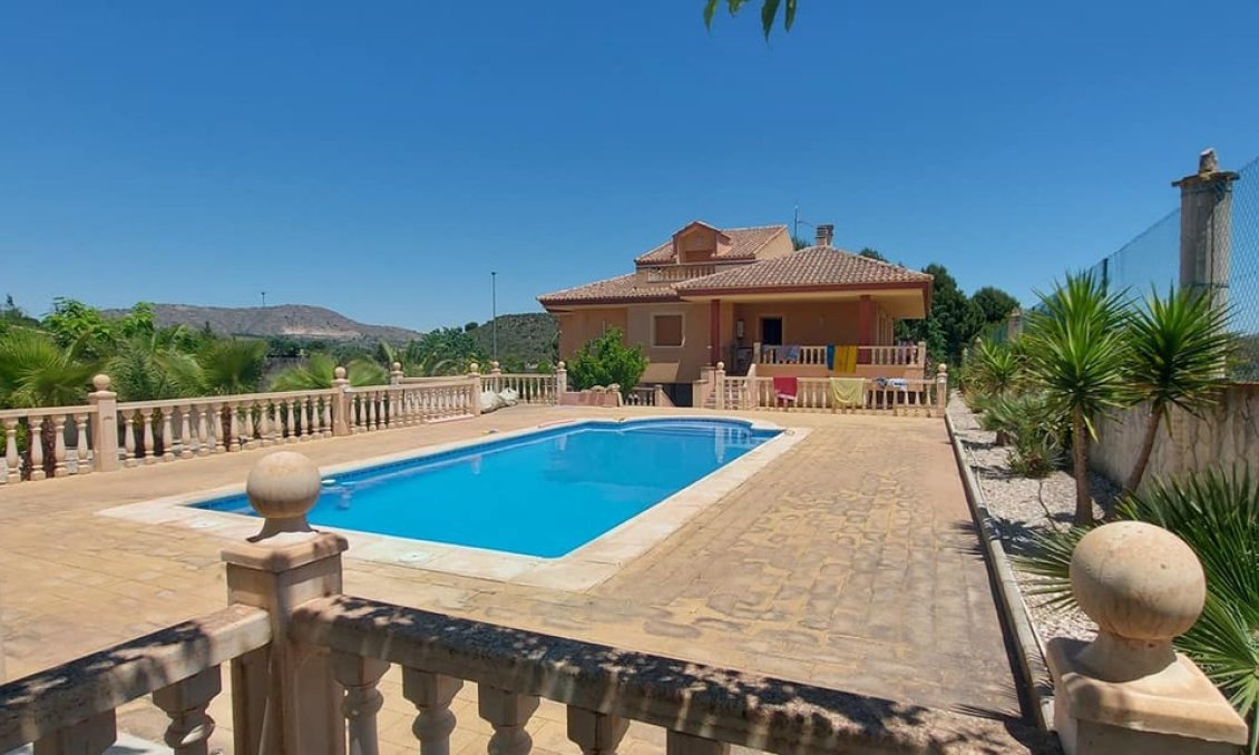 Használt Ingatlanok - Villa -
Calasparra - Inland