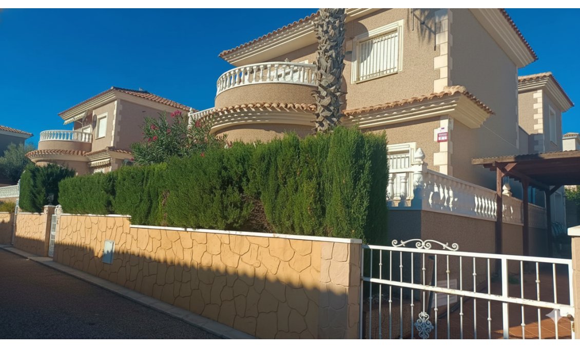 Használt Ingatlanok - Villa -
Los Altos - Costa Blanca