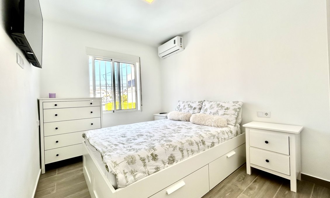 Segunda mano - Villa -
Villamartin - Costa Blanca