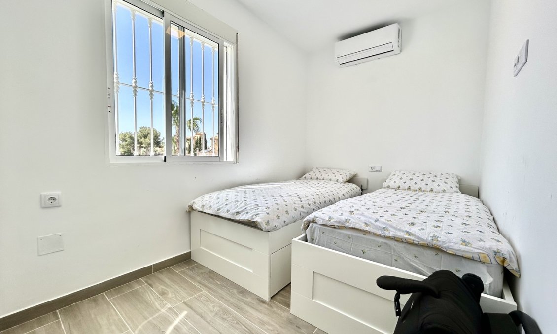 Segunda mano - Villa -
Villamartin - Costa Blanca