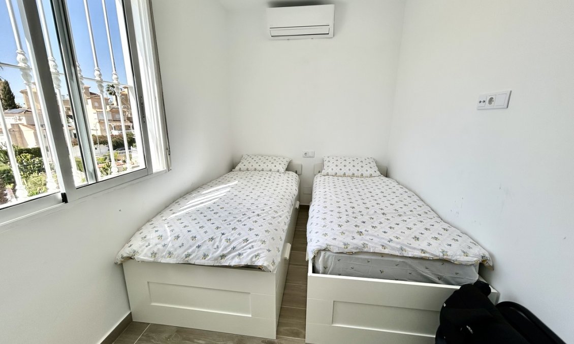 Segunda mano - Villa -
Villamartin - Costa Blanca