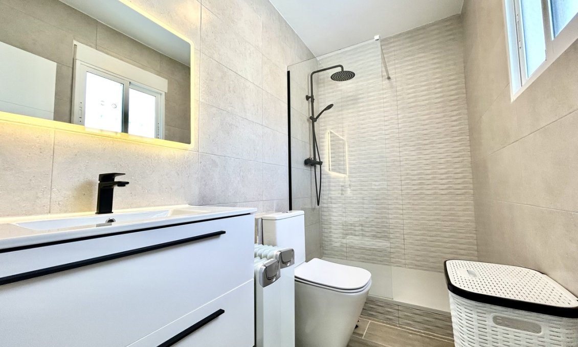 Segunda mano - Villa -
Villamartin - Costa Blanca