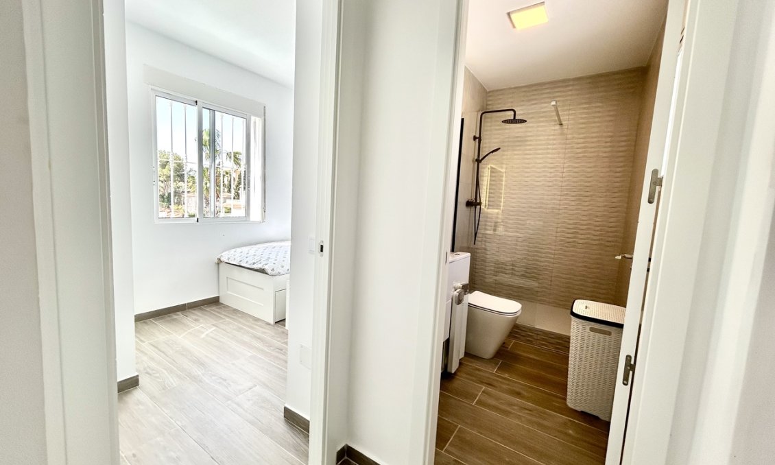 Segunda mano - Villa -
Villamartin - Costa Blanca