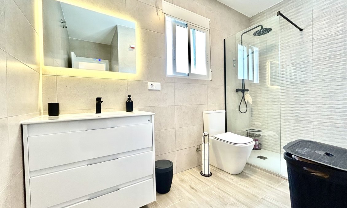 Segunda mano - Villa -
Villamartin - Costa Blanca