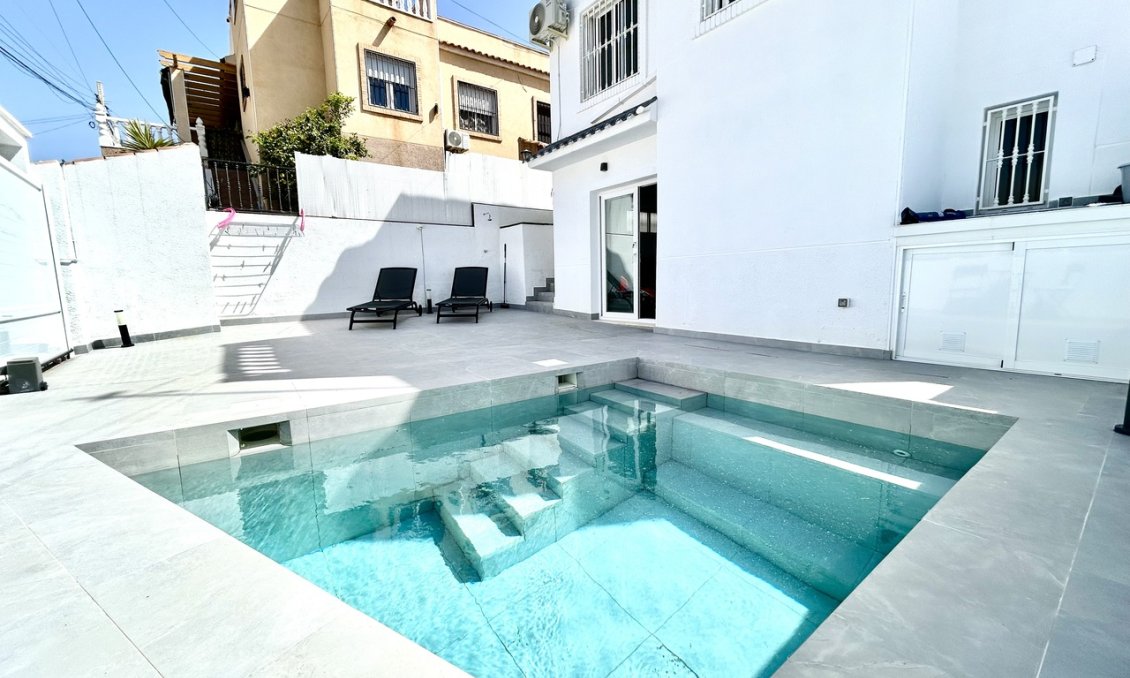 Segunda mano - Villa -
Villamartin - Costa Blanca