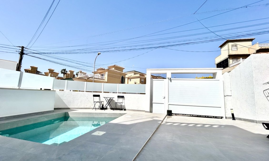 Segunda mano - Villa -
Villamartin - Costa Blanca