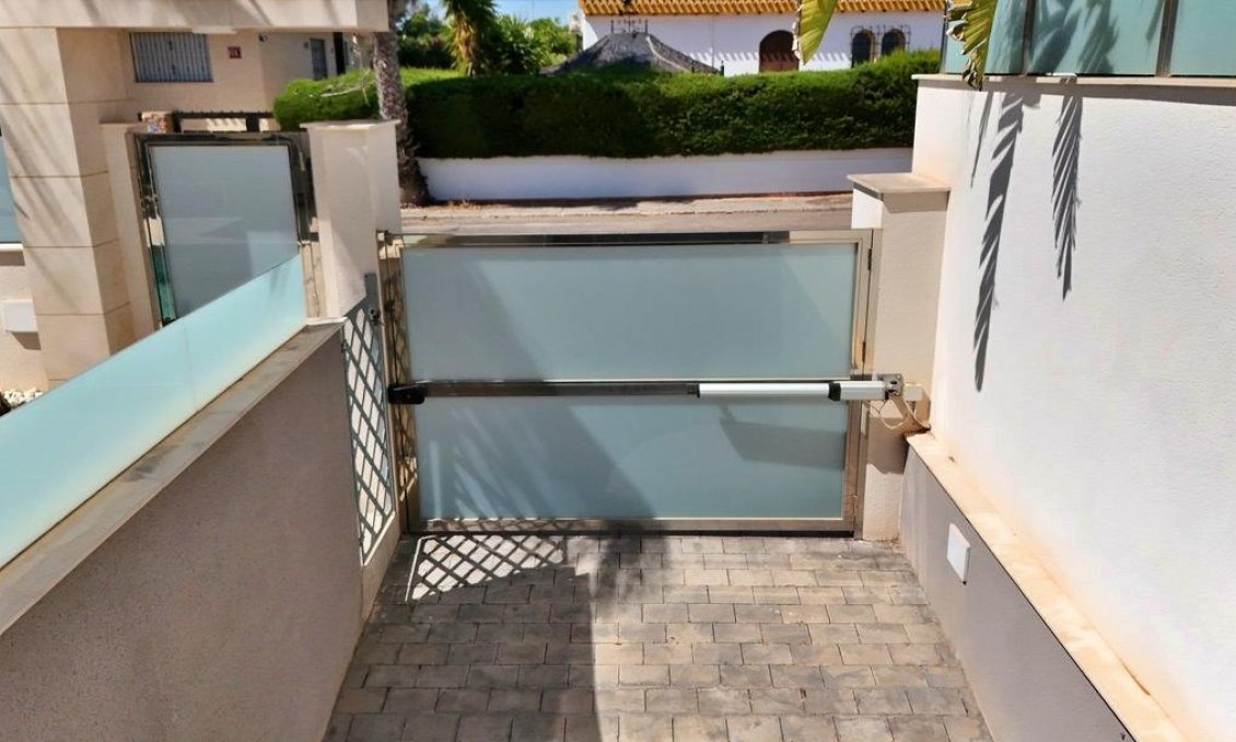 Segunda mano - Villa -
Orihuela Costa - Villamartín