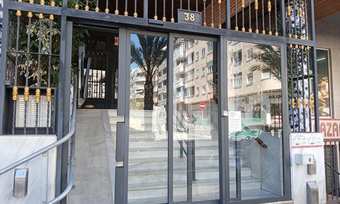 Segunda mano - Apartamento -
Torrevieja - Habaneras