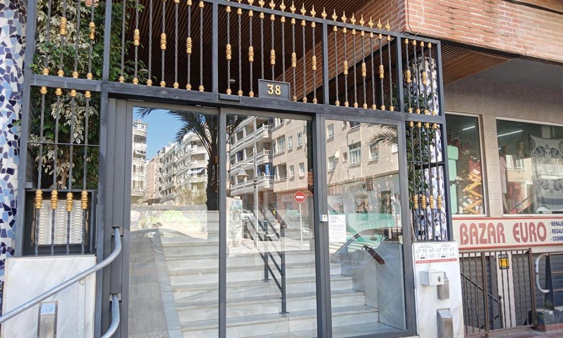 Segunda mano - Apartamento -
Torrevieja - Habaneras