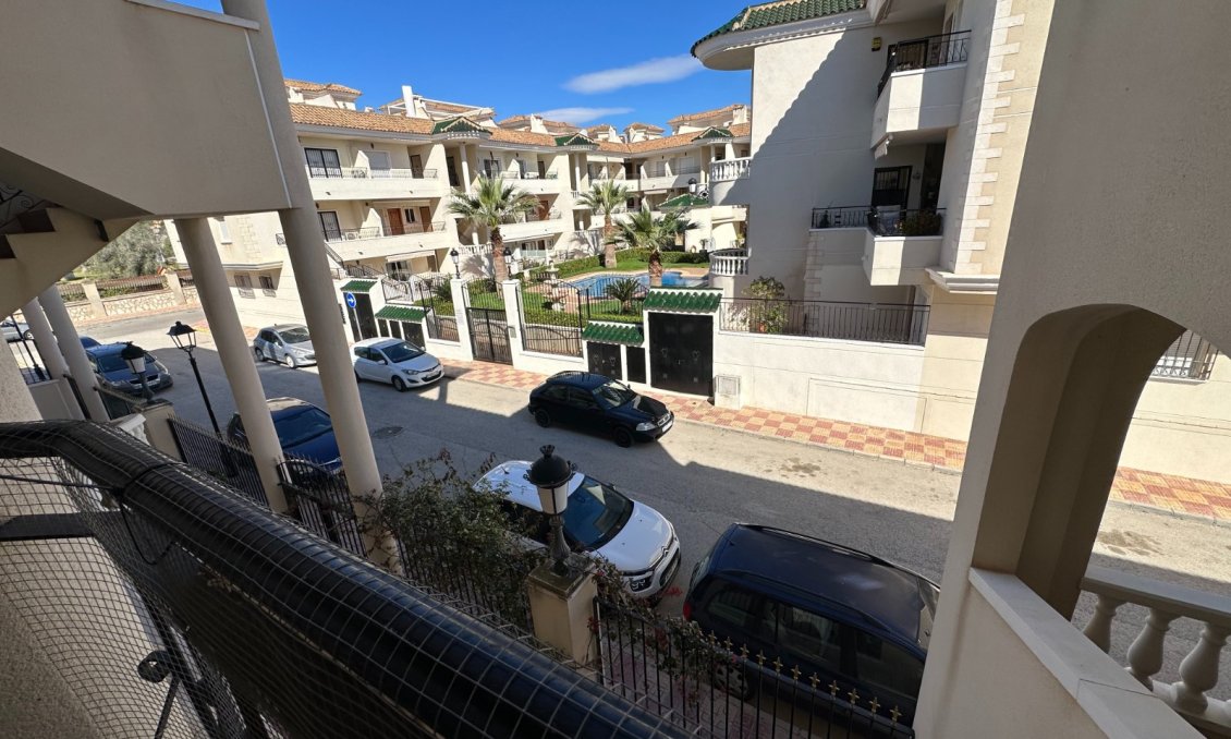 Segunda mano - Apartamento -
Jacarilla - Inland