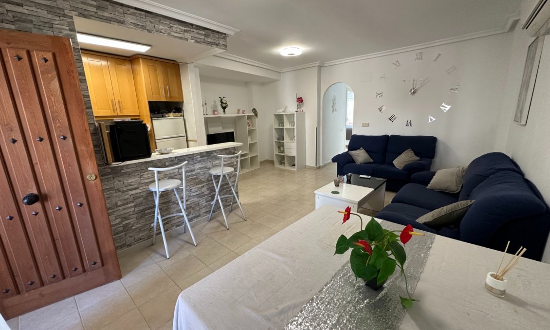 Segunda mano - Apartamento -
Jacarilla - Inland