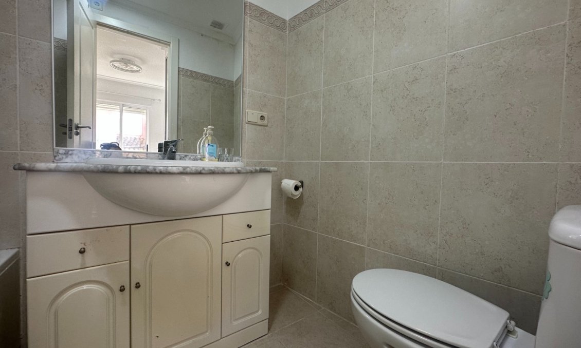 Segunda mano - Apartamento -
Jacarilla - Inland