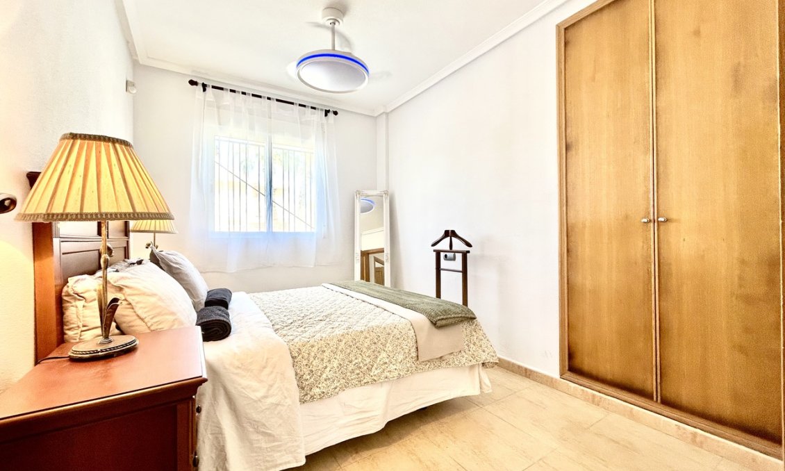 Segunda mano - Apartamento -
Villamartin - Costa Blanca